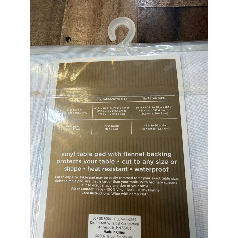 Golden Holidays 64-Inch Round Vinyl Table Pad in White‎ Flannel Backing 2007